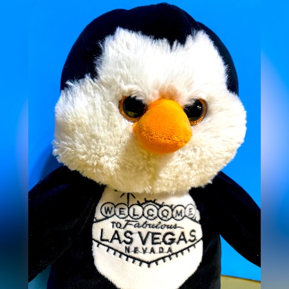 PENGUIN LAS VEGAS PLUSH WELCOME ICONIC SIGN EMBROIDERED POUCH ON HIS BACK SOFT - Picture 2 of 10
